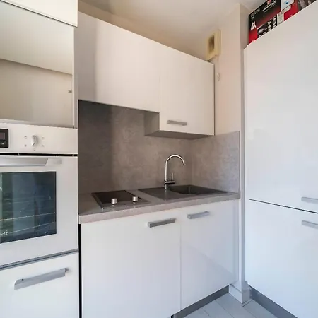 アパート Modern One Bedroom With Terrace And Parking Included アンティーブ