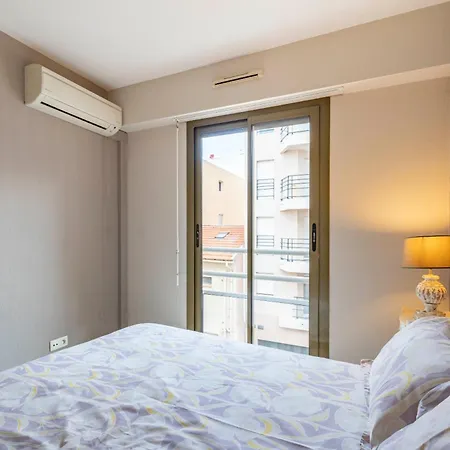 Modern One Bedroom With Terrace And Parking Included アパート