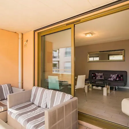 Modern One Bedroom With Terrace And Parking Included アンティーブ